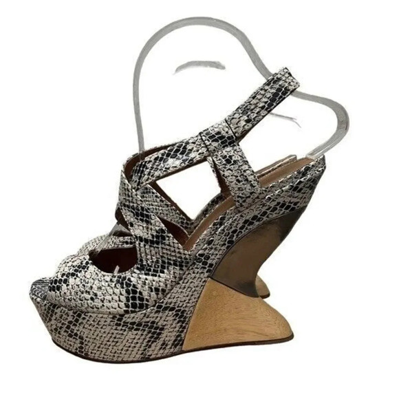 Anthropologie Liefsdottir Black & White Snake Print Wedge Sandals 7 - Picture 2 of 8